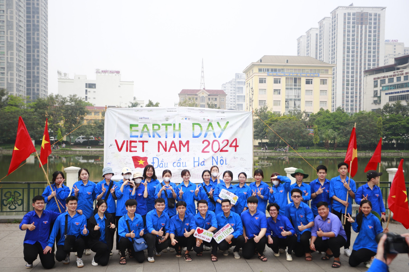 Các bạn trẻ ở mỗi điểm cầu chung tay hưởng ứng chiến dịch. Các bạn trẻ ở mỗi điểm cầu chung tay hưởng ứng chiến dịch.