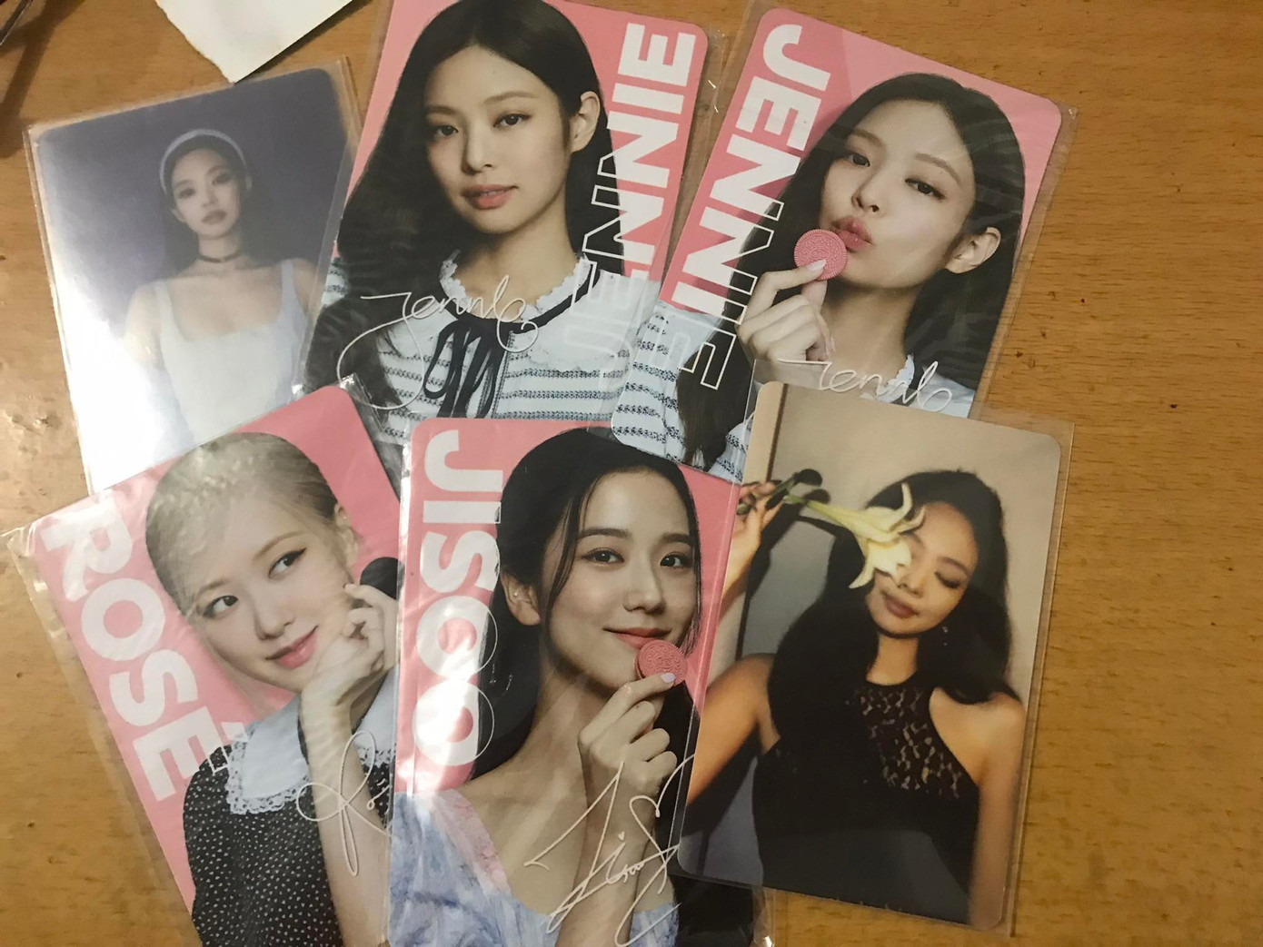 Những chiếc thẻ bo góc “quý như vàng” của Khánh Ly. Những chiếc thẻ bo góc “quý như vàng” của Khánh Ly.