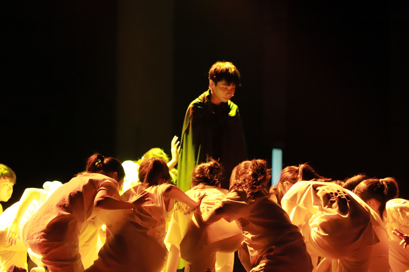 Với kịch bản sâu sắc và giàu tính nhân văn, học sinh trường Ams mong muốn mang lại thông điệp về sự lắng nghe, thấu hiểu và đồng cảm giữa những cá thể đầy khác biệt trong cuộc sống. Vở nhạc kịch chính là ví dụ chân thực nhất cho một xã hội thu nhỏ, nơi mỗi nhân vật mang một sứ mệnh và thế mạnh riêng. Từ đó, hiểu được mỗi cá nhân là một thực thể khác biệt, không ai giống ai để truyền tải thông điệp mạnh mẽ tới quý khán giả về việc cảm thông với những người xung quanh.