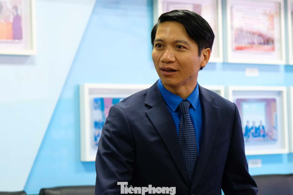 Anh Nguyễn Ngọc Lương - Bí thư Thường trực TƯ Đoàn chia sẻ tại buổi gặp mặt, thăm hỏi y bác sĩ Bệnh viện Nhi Trung ương. Ảnh: Châu Linh