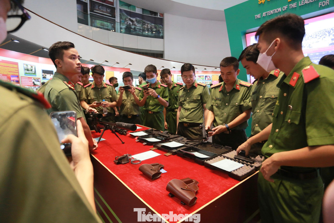 Triển lãm sẽ diễn ra từ ngày 15 đến 20/7 tại Bảo tàng Hà Nội với các hoạt động trải nghiệm như: Thực hành sử dụng bình bọt chữa cháy dập tắt bình gas, các kỹ năng thoát nạn khi xảy ra cháy nhà, sơ cấp cứu nạn nhân; Thực hành thi sát hạch cấp giấy phép lái xe... Triển lãm sẽ diễn ra từ ngày 15 đến 20/7 tại Bảo tàng Hà Nội với các hoạt động trải nghiệm như: Thực hành sử dụng bình bọt chữa cháy dập tắt bình gas, các kỹ năng thoát nạn khi xảy ra cháy nhà, sơ cấp cứu nạn nhân; Thực hành thi sát hạch cấp giấy phép lái xe...