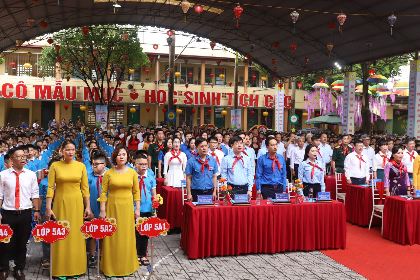 Đại biểu tham dự Lễ Khai giảng.