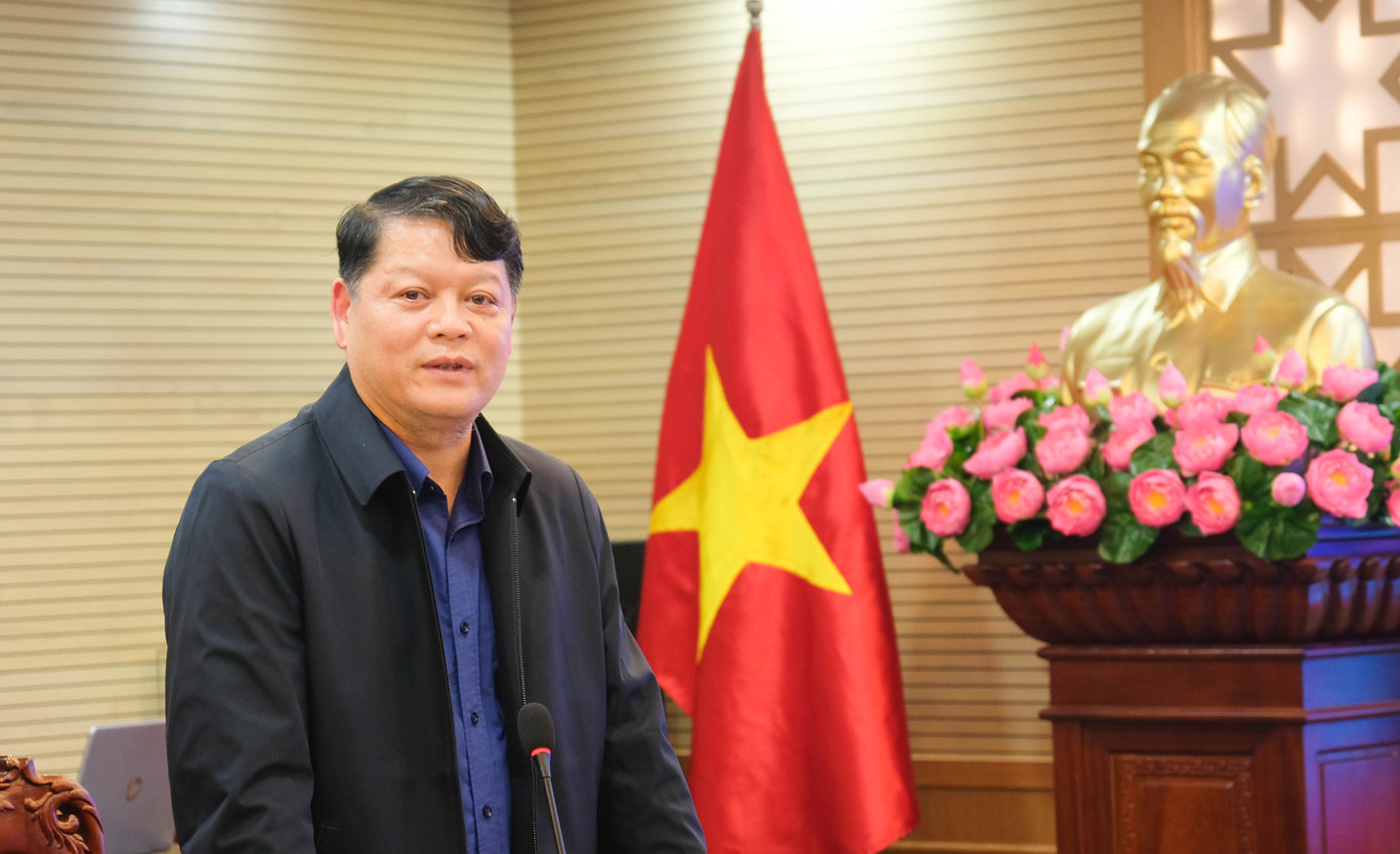 Ông Mùi Anh Tiến - Phó Trưởng ban Dân vận Tỉnh uỷ chia sẻ tại hội nghị. Ảnh: Châu Linh