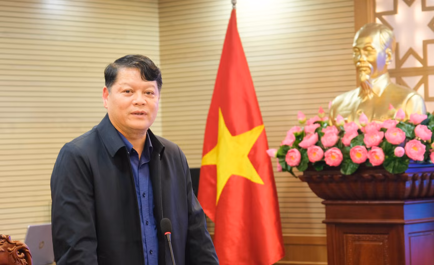 Ông Mùi Anh Tiến - Phó Trưởng ban Dân vận Tỉnh uỷ chia sẻ tại hội nghị. Ảnh: Châu Linh