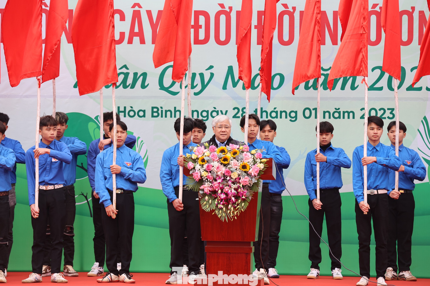 Ông Đỗ Văn Chiến - Bí thư T.Ư Đảng, Chủ tịch Ủy ban T.Ư Mặt trận Tổ quốc Việt Nam, phát biểu tại Lễ phát động Tết trồng cây Xuân Quý Mão 2023: "Tôi tin tưởng và kỳ vọng tuổi trẻ cả nước sẽ phát huy mạnh mẽ tinh thần xung kích tình nguyện trong xây dựng và bảo vệ Tổ quốc, nhất là trong sự nghiệp bảo vệ môi trường, thích ứng với biến đổi khí hậu; tham gia giải quyết những việc khó, việc mới đặt ra trong thực tiễn". Ảnh: Như Ý