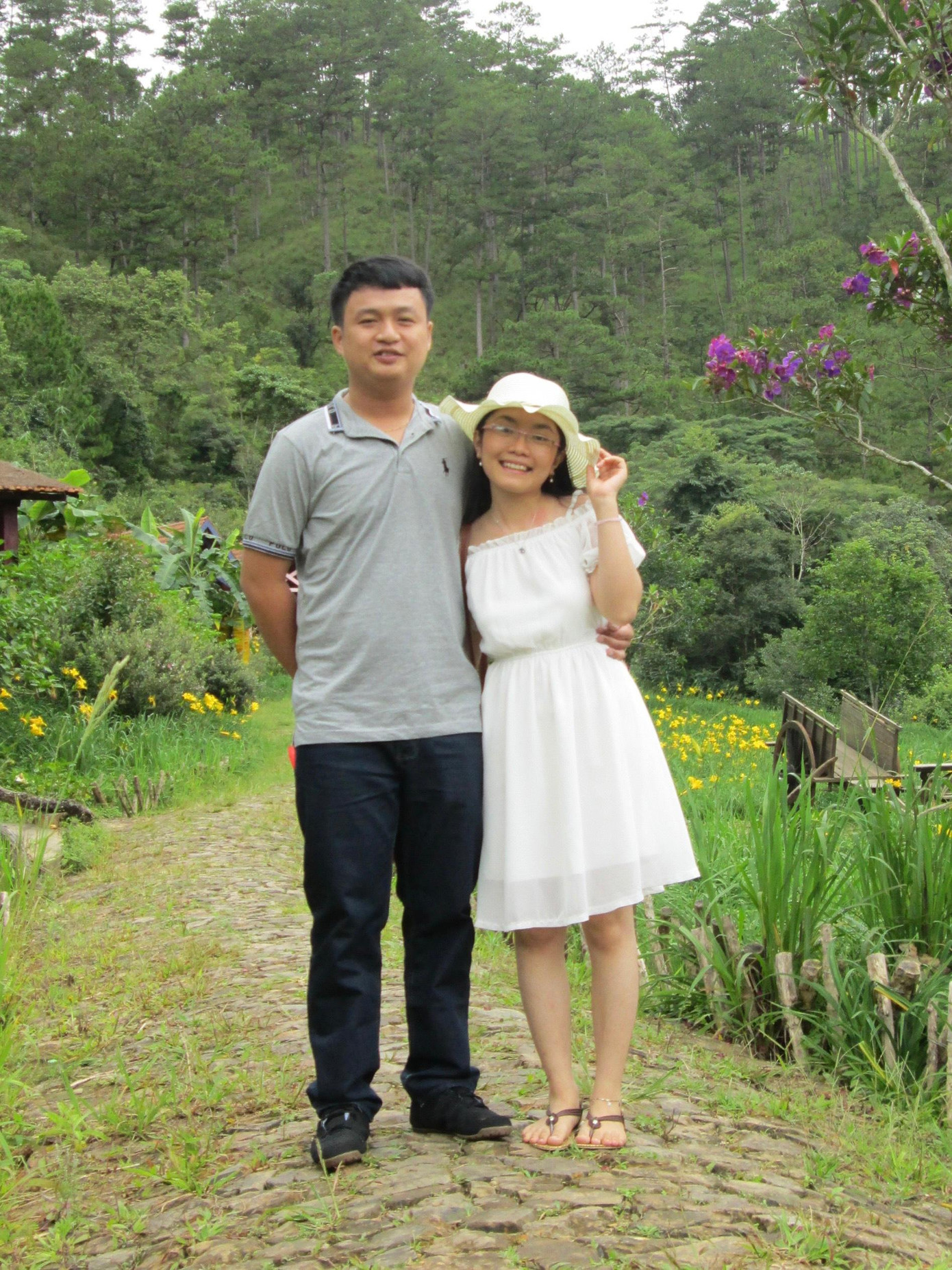 Đến năm 2013, chúng mình tự do bay xa. Hai đứa cùng lên kế hoạch cho những chuyến đi xa hơn, thoả ước mơ được khám phá tình yêu, được cởi bỏ sự ràng buộc của gia đình, tự do khám phá cuộc sống. Đặc biệt là khám phá về nhau, những điều hay và cả những thói hư tật xấu. Có những giận hờn, nước mắt nhưng chúng mình luôn tâm niệm là phải cùng nhau thay đổi, hoà hợp nên chưa bao giờ để to tiếng với nhau. Và Đà Lạt là chuyến đi xa đầu tiên của hai đứa.