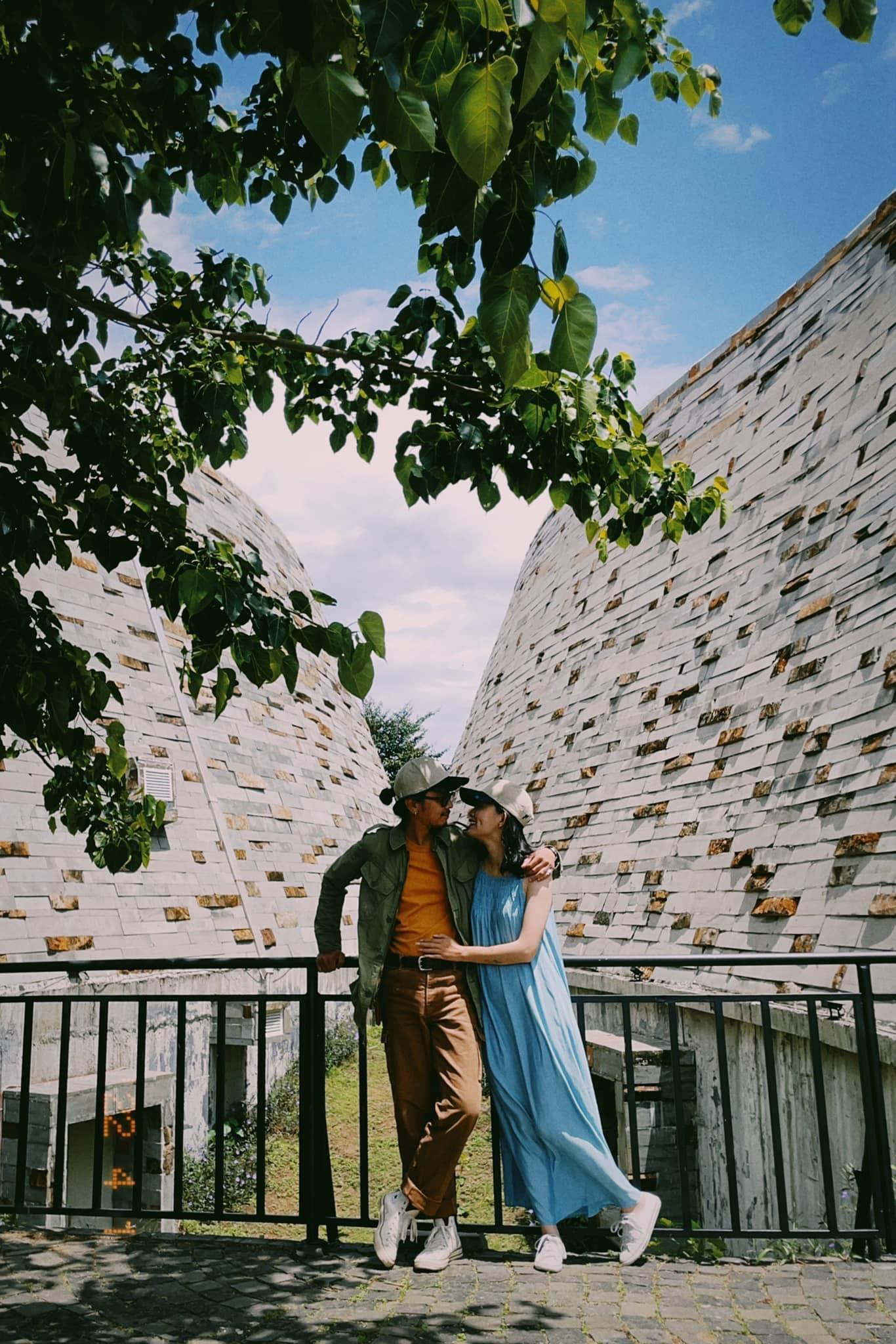 "Trong 22 ngày, chúng mình được trải qua những con đường, những địa điểm thật đẹp trên dải đất hình chữ S. Đây cũng là cơ hội để chúng mình được gặp những người bạn mới, được nghe và biết thêm những điều khác lạ", Minh Mer nói.