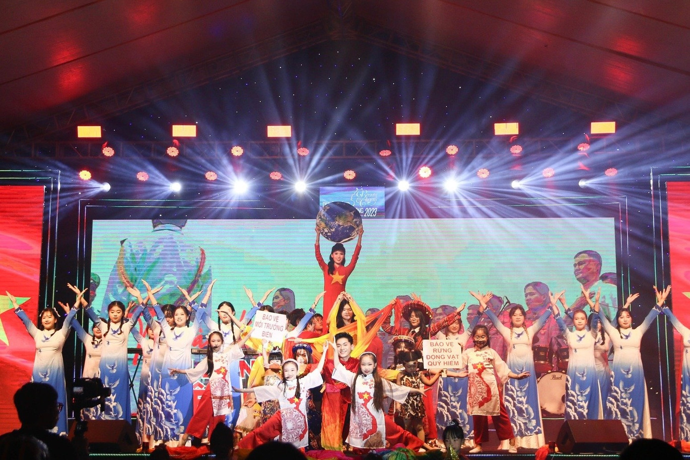 Các thí sinh tài năng, tự tin toả sáng tại đêm chung kết.