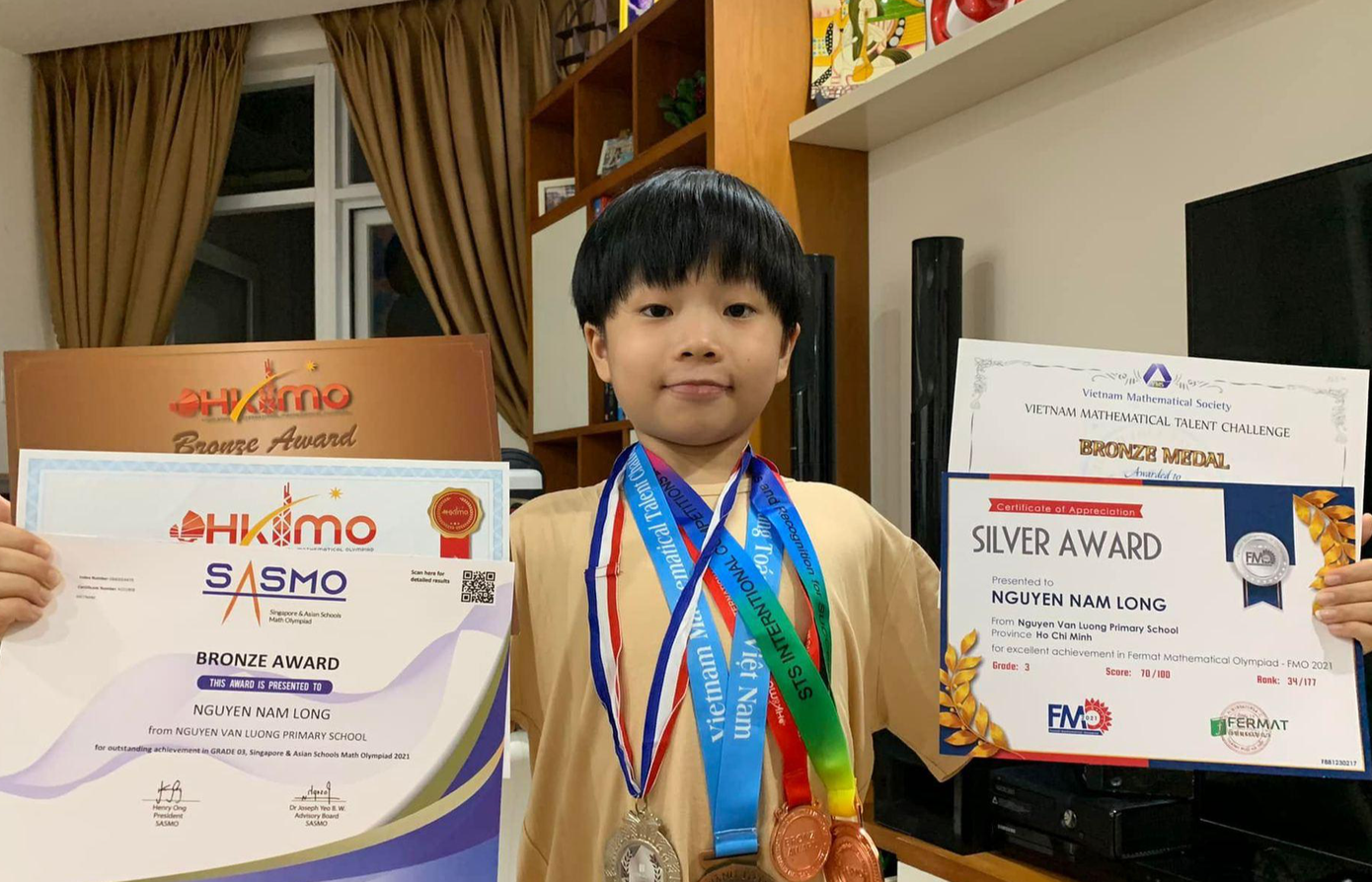 Nam Long nhận giải thưởng từ cuộc thi Toán, tiếng Anh.