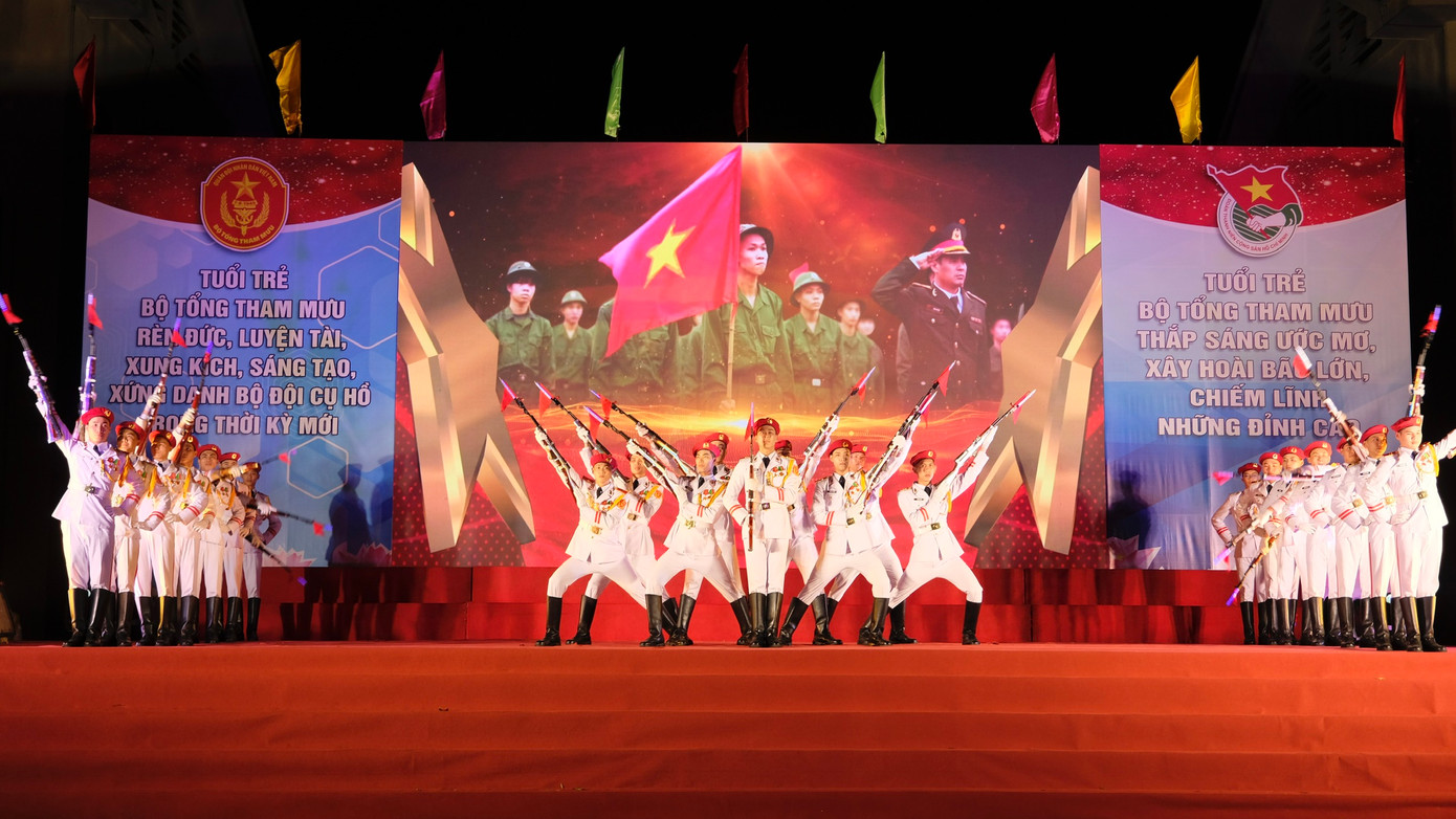 Các tiết mục văn nghệ đặc sắc mở màn chương trình. Ảnh: Châu Linh Các tiết mục văn nghệ đặc sắc mở màn chương trình. Ảnh: Châu Linh