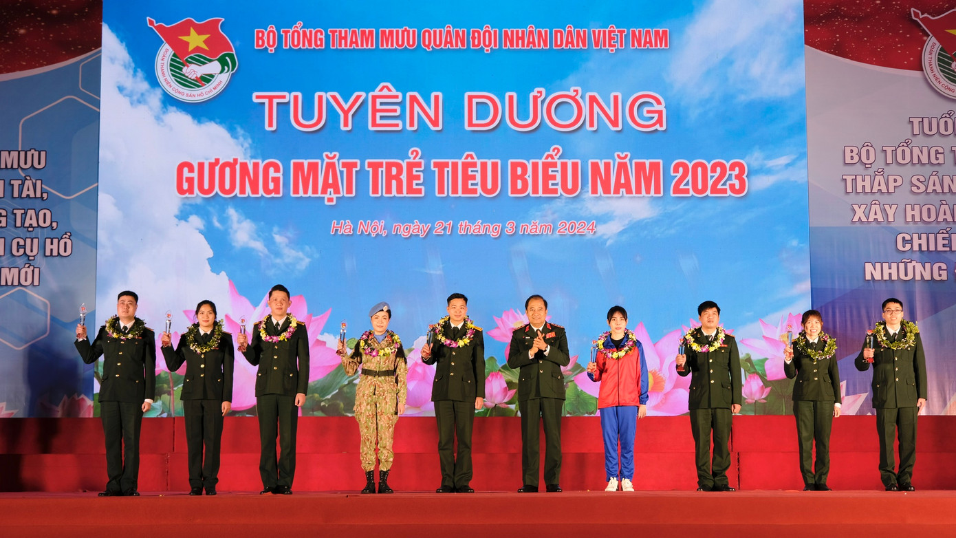 9 Gương mặt trẻ tiêu biểu BTTM được tuyên dương tại chương trình. Ảnh: Châu Linh 9 Gương mặt trẻ tiêu biểu BTTM được tuyên dương tại chương trình. Ảnh: Châu Linh