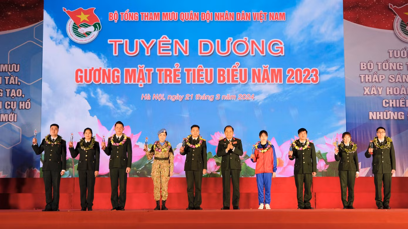 9 Gương mặt trẻ tiêu biểu BTTM được tuyên dương tại chương trình. Ảnh: Châu Linh