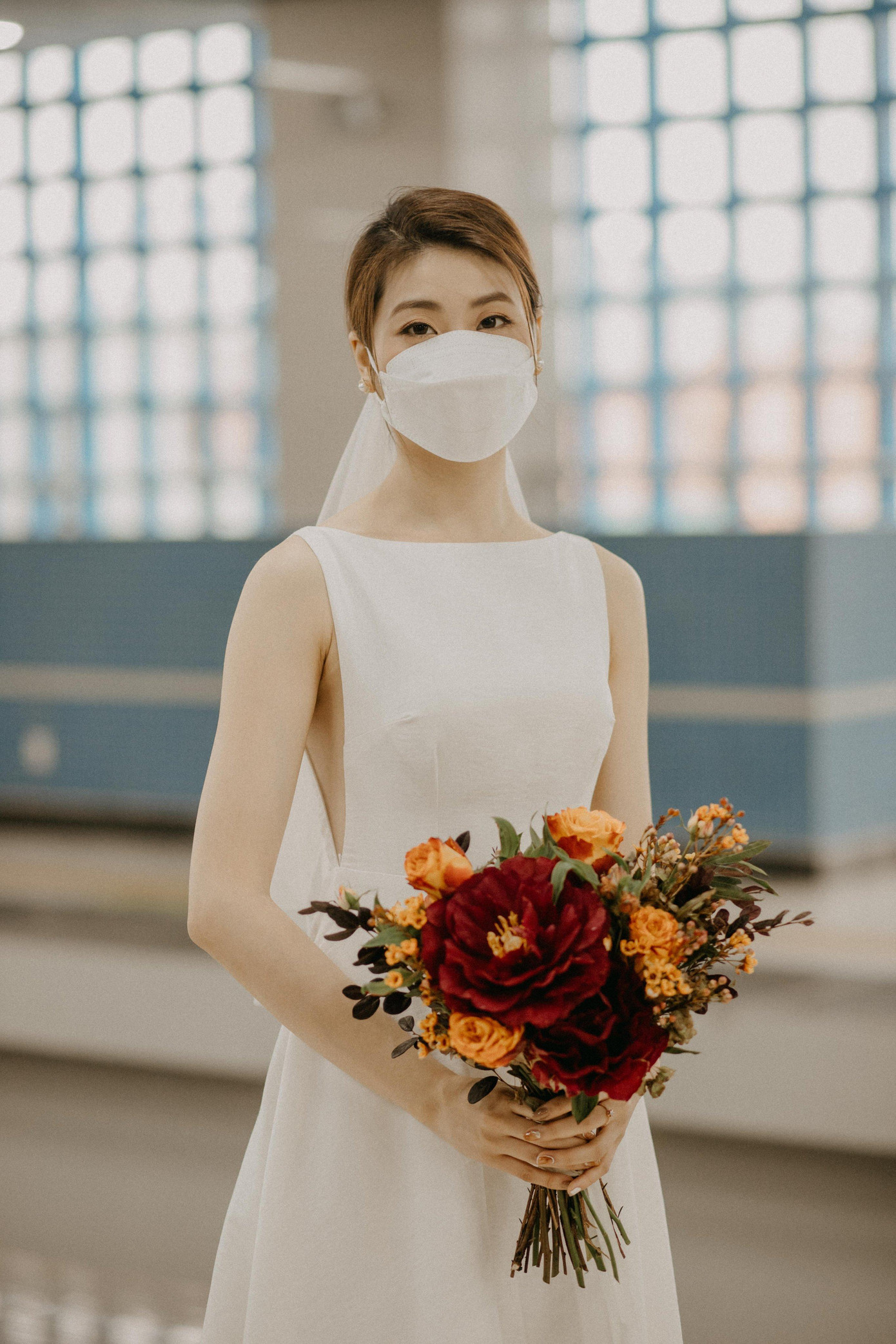 Diệu Linh và bạn trai quen biết nhau từ khi thi tuyển tiếp viên hàng không và học chung khóa. Cô là người chủ động làm quen.