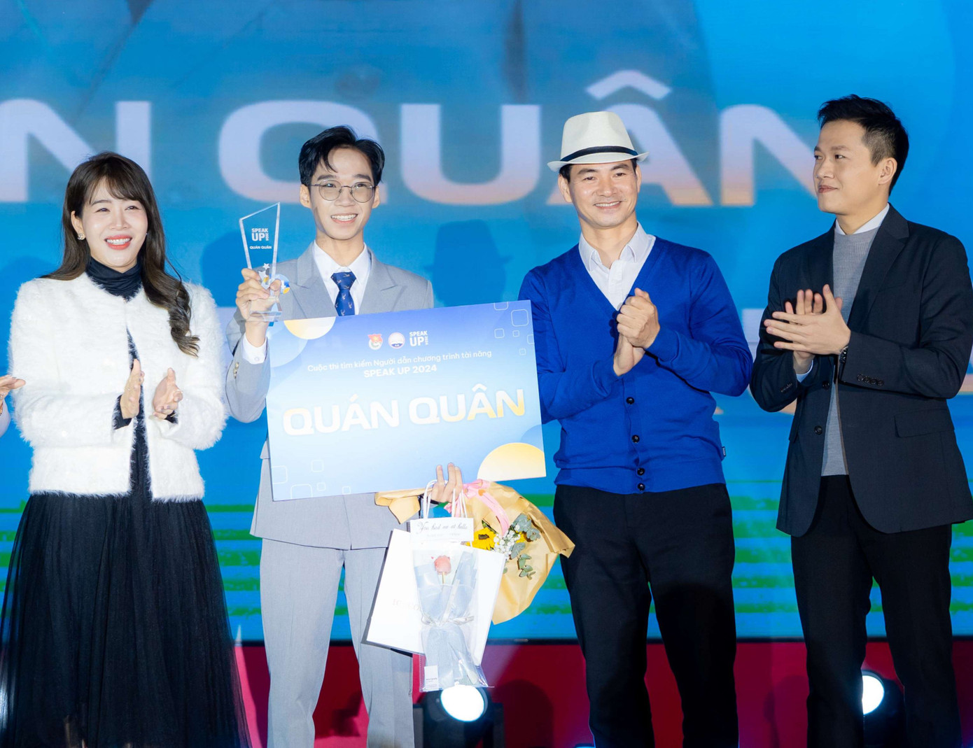 Hoàng Anh Quân giành ngôi vị cao nhất của Cuộc thi tìm kiếm Người dẫn chương trình tài năng (Speak Up 2024). Ảnh: BTC