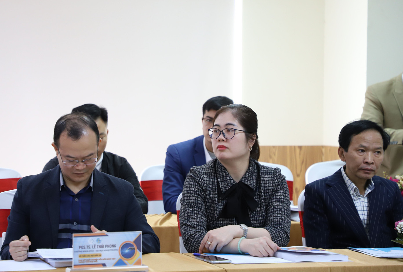 Các nhà khoa học đến từ các trường đại học, viện nghiên cứu trên cả nước tham dự hội thảo.