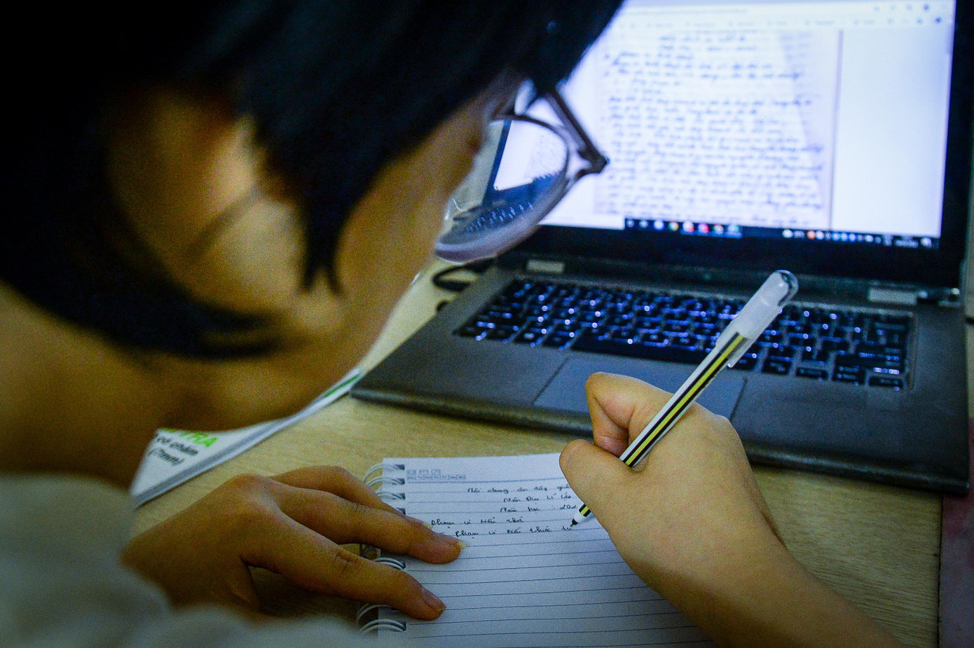 Minh Anh khi học bài.