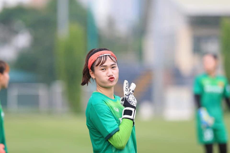 Đùa vui trong một khoảnh khắc tập luyện cùng đồng đội. Ảnh: FBNV Đùa vui trong một khoảnh khắc tập luyện cùng đồng đội. Ảnh: FBNV