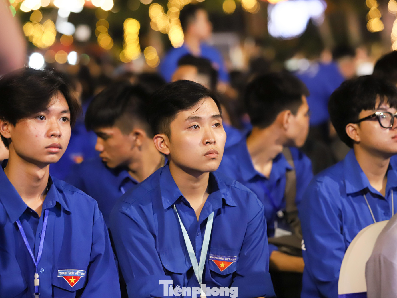 Đoàn viên thanh niên chăm chú lắng nghe thông điệp của chiến dịch.