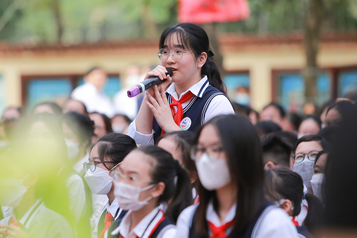 Một trong những em học sinh mạnh dạn dám đứng lên trả lời câu hỏi và bày tỏ nguyện vọng của bản thân trước những áp lực trong học tập.