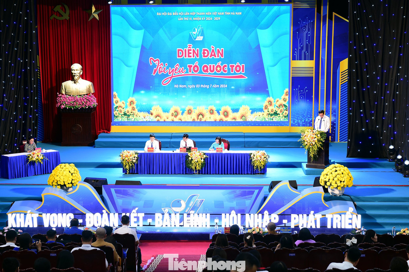 Chủ trì diễn đàn “Tôi yêu Tổ quốc tôi” có ông Nguyễn Hải Long – Phó Trưởng Ban thường trực Ban Tuyên giáo Tỉnh uỷ Hà Nam; anh Nguyễn Xuân Đức – Phó Bí thư thường trực Tỉnh Đoàn Hà Nam; chị Phạm Thị Hải Yến – Phó Bí thư Tỉnh Đoàn Hà Nam.