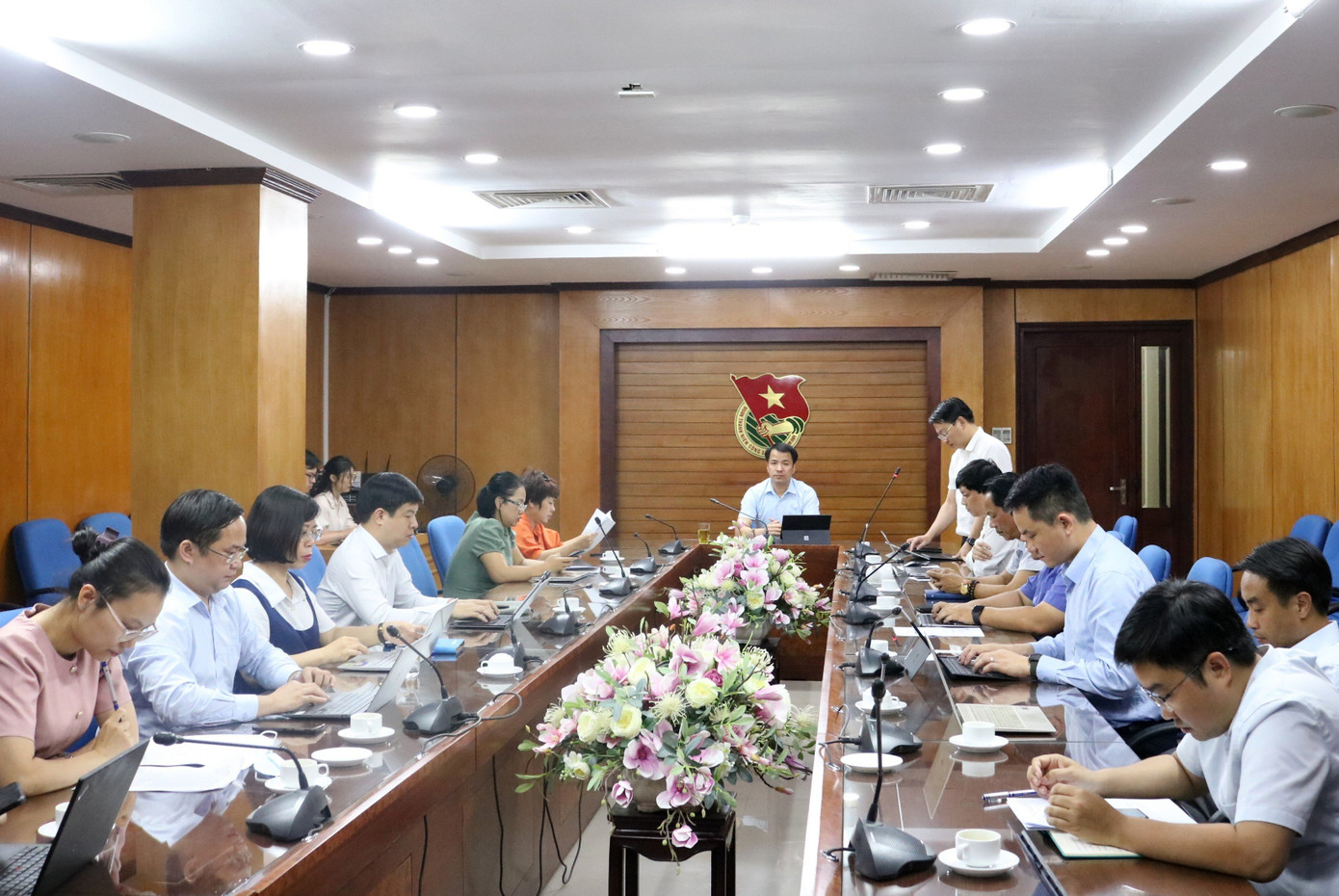 Ban Thanh niên Công nhân và Đô thị báo cáo kết quả triển khai tuần đầu tiên của Chiến dịch Thanh niên tình nguyện Hè năm 2023 và lắng nghe chỉ đạo, lưu ý của Bí thư T.Ư Đoàn về nhiệm vụ thực hiện trong thời gian tới.