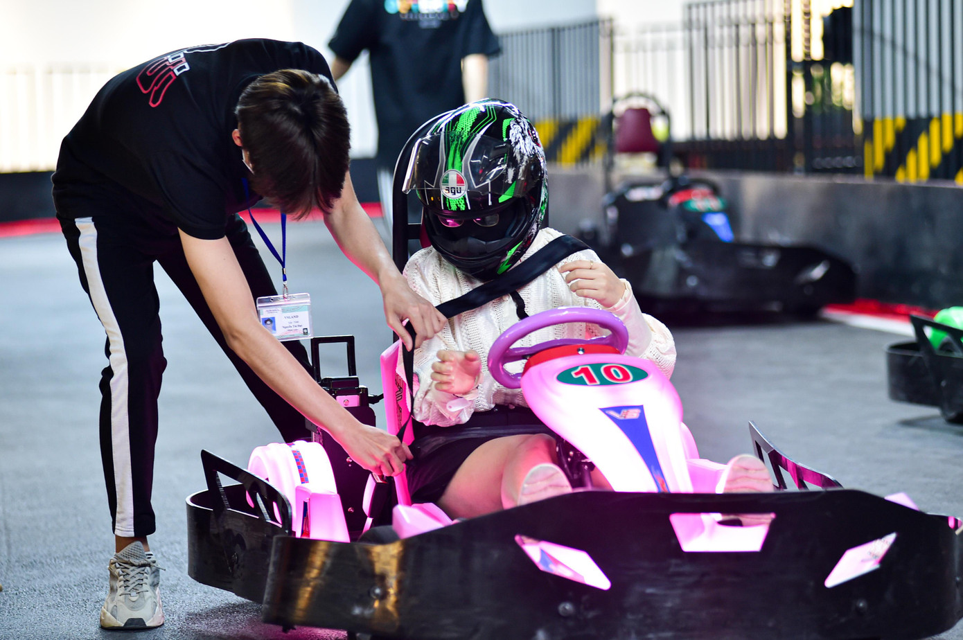 Được biết, Go-Kart là dạng xe có bốn bánh được vận hành bằng động cơ 2 thì, có trọng tâm thấp tránh trường hợp bị lật xe khi không có cân bằng điện tử.