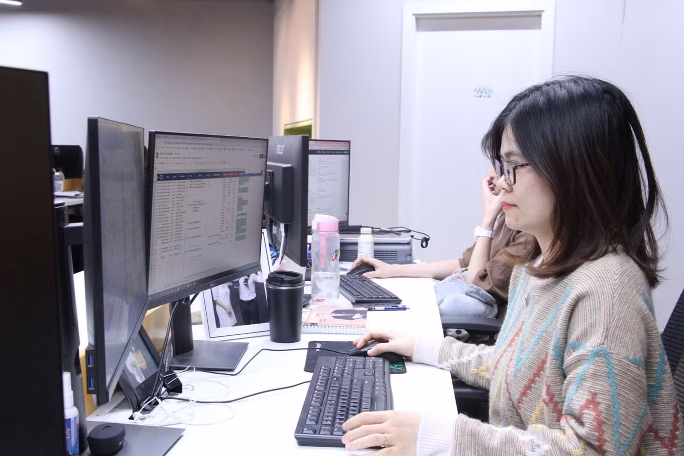 Chị Nguyễn Thị Nguyệt đang là trưởng phòng nhân sự của một công ty. Ảnh: Linh Phan