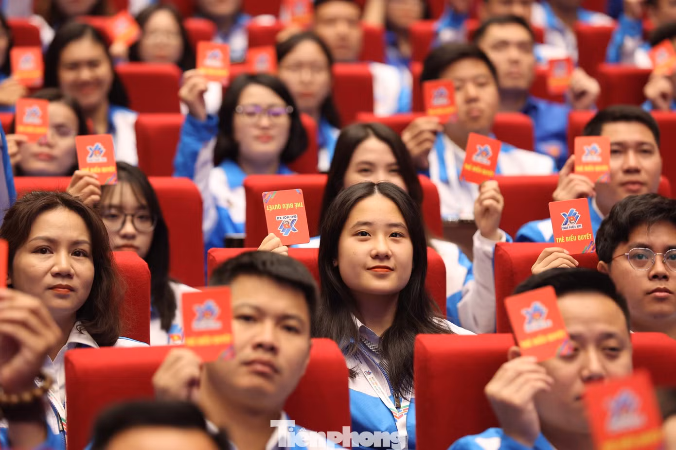Đại hội biểu quyết bầu Đoàn Chủ tịch Đại hội gồm 19 đồng chí. Ảnh: Như Ý.