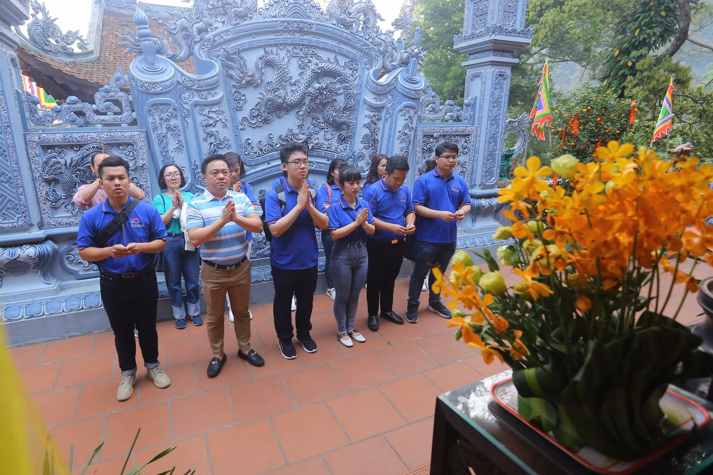 Khu di tích thắng cảnh Tây Thiên Vĩnh Phúc bao gồm hệ thống các đình, chùa có giá trị văn hóa và khảo cổ như đền Thượng, đền Thõng, đền Mẫu, đền Cậu, đền Cô... dọc theo con suối Tây Thiên giữa vùng rừng nguyên sinh Tam Đảo.