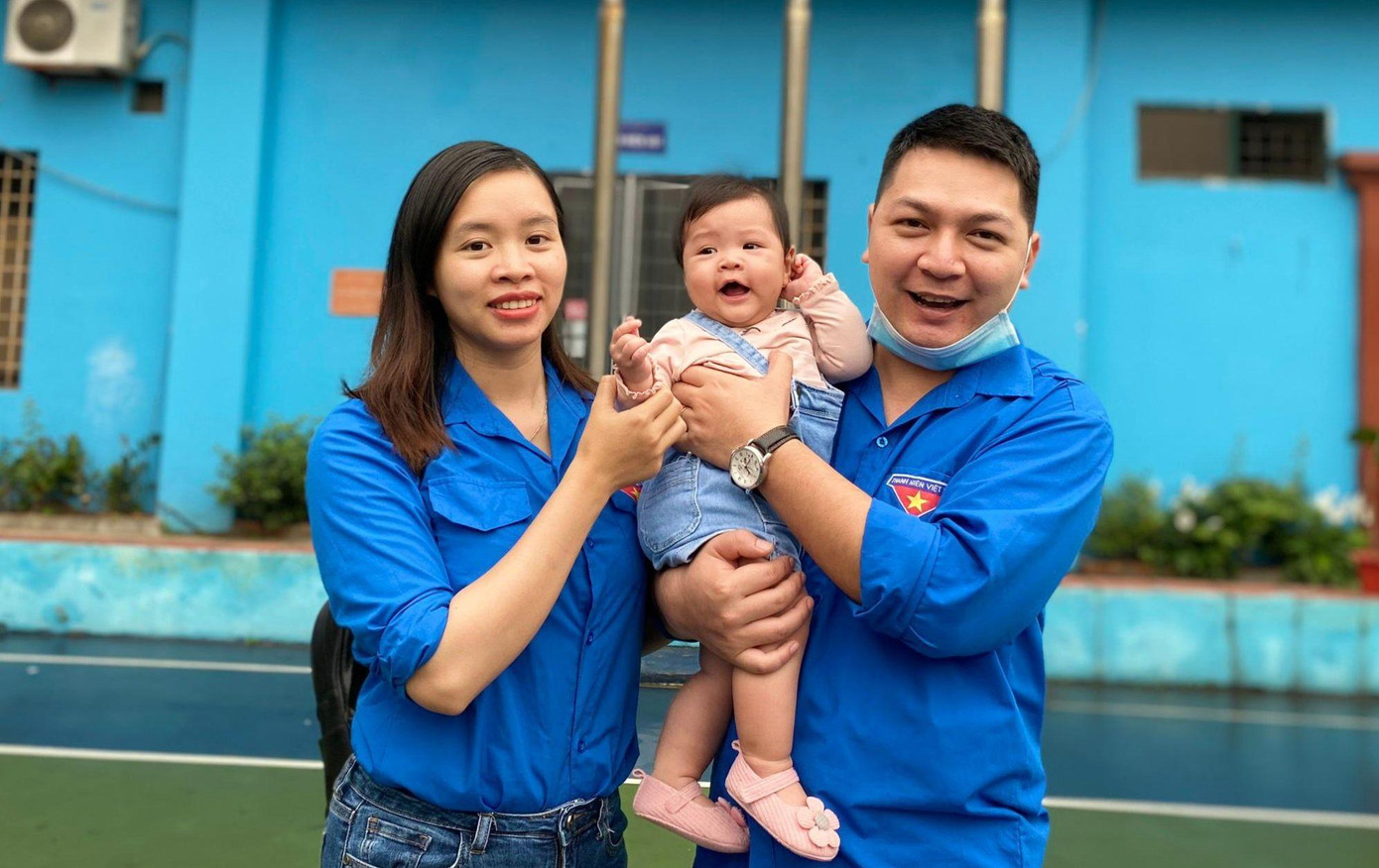 Gia đình cặp đôi cán bộ Đoàn - anh Nguyễn Quốc Lương và chị Lê Thị Tiểu Hậu