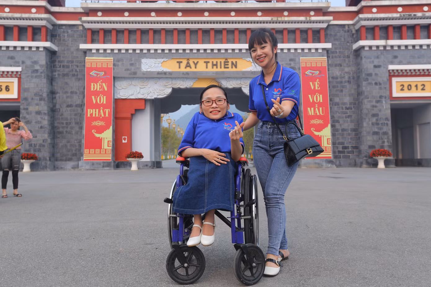 Gương mặt trẻ rạng rỡ tại Khu di tích danh thắng Tây Thiên.