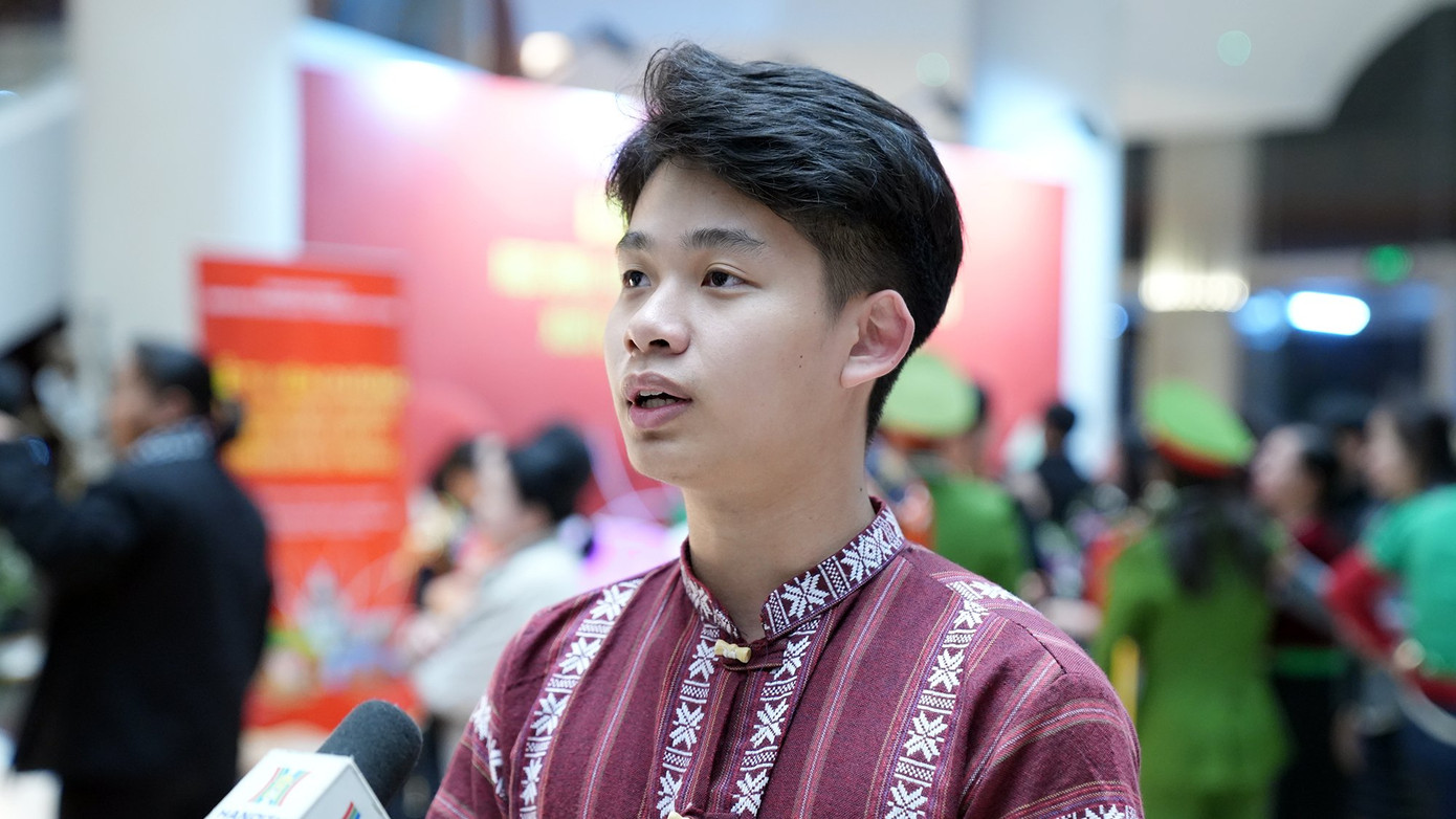 Em Vi Dương Phong và vận động viên Thạch Thị Ánh Lan chia sẻ tại chương trình. Em Vi Dương Phong và vận động viên Thạch Thị Ánh Lan chia sẻ tại chương trình.