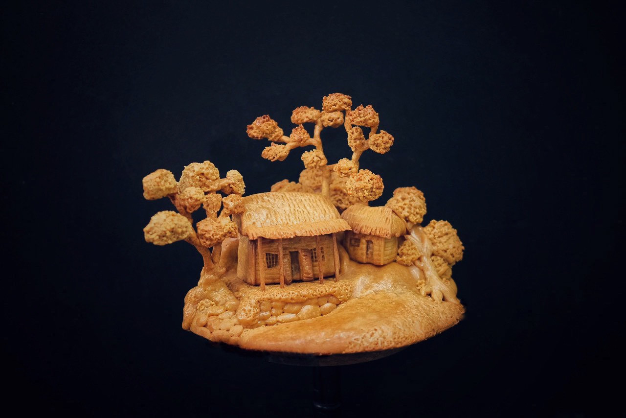 "Đối với mỗi chiếc bánh trung thu, người làm có thể truyền tải lên đó bất kỳ thông điệp nào họ mong muốn. Với mình, hy vọng, mỗi chiếc bánh vẽ sẽ làm tăng giá trị truyền thống văn hóa và trở nên gần gũi hơn với mọi người", Dương bày tỏ.