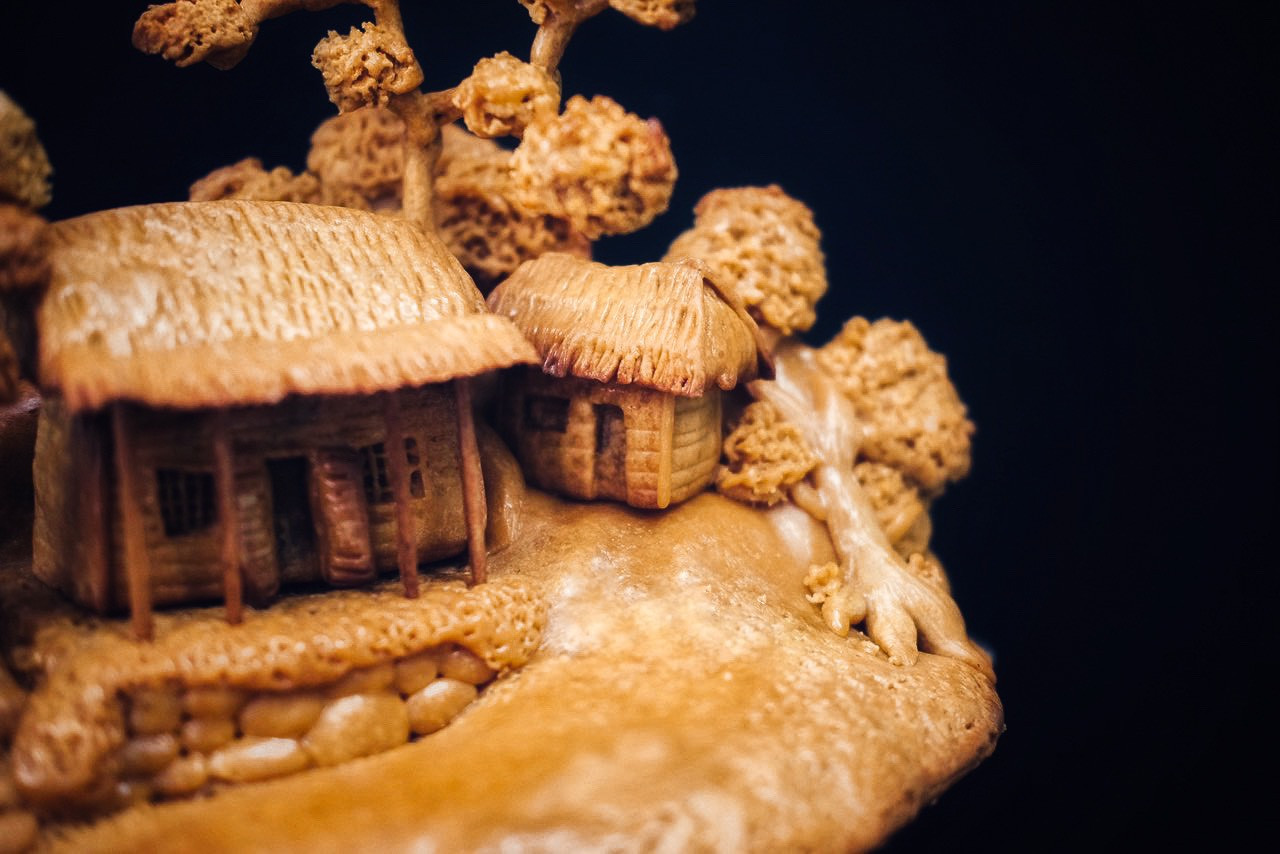 "Đối với mỗi chiếc bánh trung thu, người làm có thể truyền tải lên đó bất kỳ thông điệp nào họ mong muốn. Với mình, hy vọng, mỗi chiếc bánh vẽ sẽ làm tăng giá trị truyền thống văn hóa và trở nên gần gũi hơn với mọi người", Dương bày tỏ.