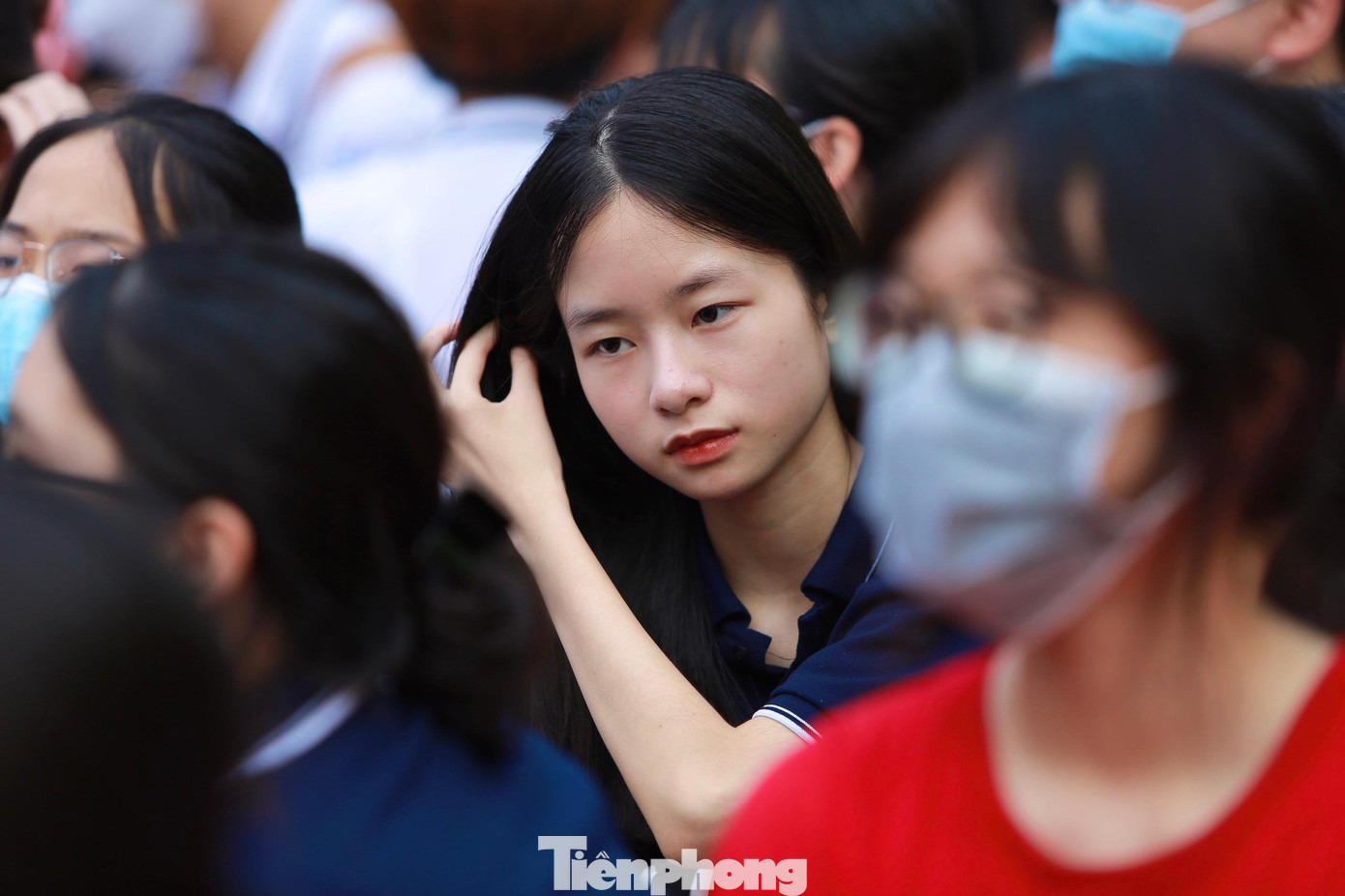 Thời tiết hôm nay khá thuận lợi giúp thầy và trò trường THCS Giảng Võ có những khoảnh khắc trọn vẹn trong ngày lễ chia tay. Các bạn học sinh khối 9 dành tặng những tình cảm, sự tri ân chân thành của mình đối với các thầy cô GVCN khối 9. Những bó hoa tươi thắm thay cho lời cảm ơn chân thành sự quan tâm, dìu dắt ân cần của thầy cô trong suốt thời gian qua. Thời tiết hôm nay khá thuận lợi giúp thầy và trò trường THCS Giảng Võ có những khoảnh khắc trọn vẹn trong ngày lễ chia tay. Các bạn học sinh khối 9 dành tặng những tình cảm, sự tri ân chân thành của mình đối với các thầy cô GVCN khối 9. Những bó hoa tươi thắm thay cho lời cảm ơn chân thành sự quan tâm, dìu dắt ân cần của thầy cô trong suốt thời gian qua.