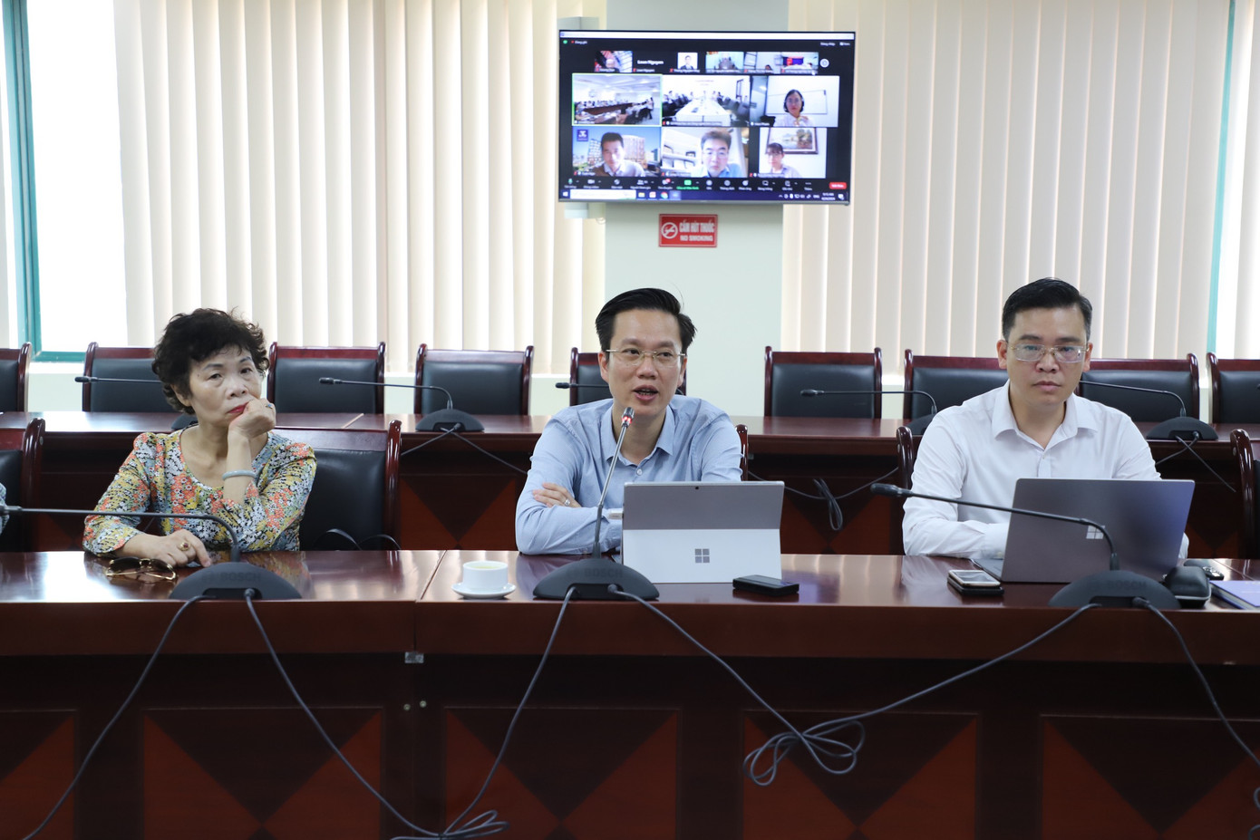 Các nhà khoa học trong nước và nước ngoài cùng gợi mở, bàn luận về những giải pháp công nghệ, tiêu chuẩn kỹ thuật để chủ động ứng phó với hiện tượng xâm nhập mặn và nước biển dâng ở ĐBSCL.