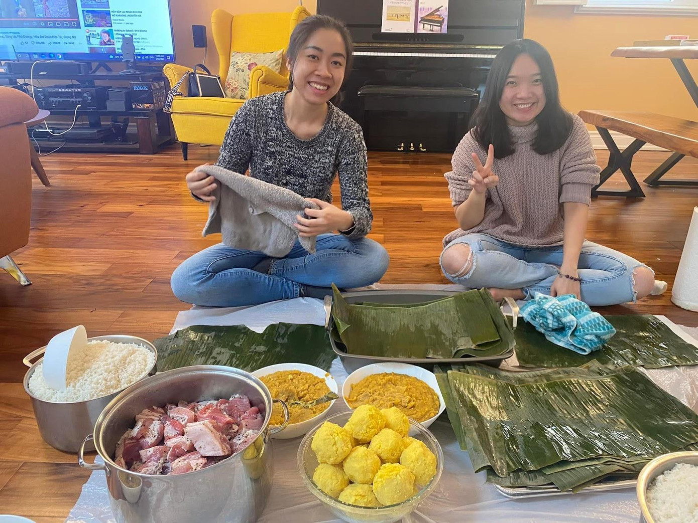 Năm nay Trang dạy cho 5 bạn học cách gói bánh với 10 cân đỗ, 7 cân thịt. Năm nay Trang dạy cho 5 bạn học cách gói bánh với 10 cân đỗ, 7 cân thịt.