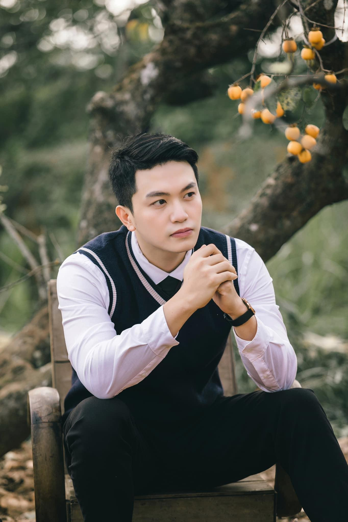 Tuy đang ổn định với công việc bác sĩ nhưng Sơn vẫn muốn thử sức mình, khám phá và &quot;xé bỏ&quot; rào cản của bản thân với nhiều công việc phụ khác.