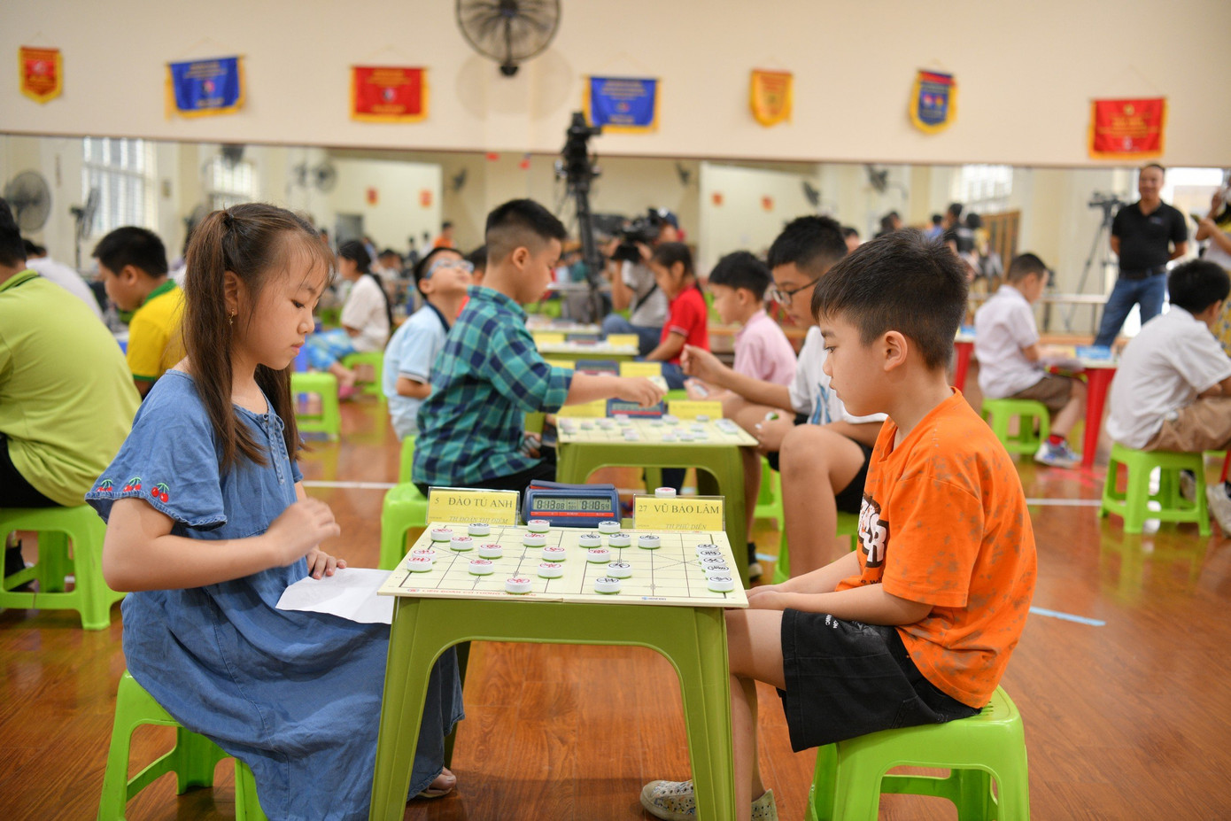 Học sinh đạt giải Nhất, Nhì, Ba các lứa tuổi sẽ được đặc cách vào tham gia vòng chung kết toàn quốc Giải Thần đồng Cờ tướng Việt do Liên đoàn Cờ tướng Việt Nam tổ chức.