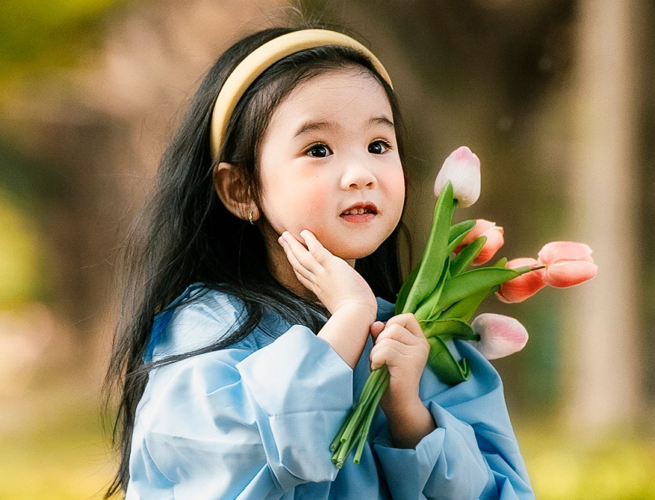 Một bé gái cũng được bố mẹ cho chụp ảnh style giống nữ diễn viên nổi tiếng Hoa ngữ.