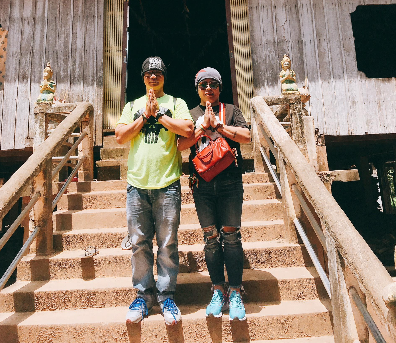 Mỗi lần gặp chuyện gì muốn buông xuôi, chị Loan luôn nhận được lời động viên và nghĩ lại lý do tại sao mình bắt đầu, vì sao lấy nhau... vậy là vượt qua. Mỗi lần gặp chuyện gì muốn buông xuôi, chị Loan luôn nhận được lời động viên và nghĩ lại lý do tại sao mình bắt đầu, vì sao lấy nhau... vậy là vượt qua.