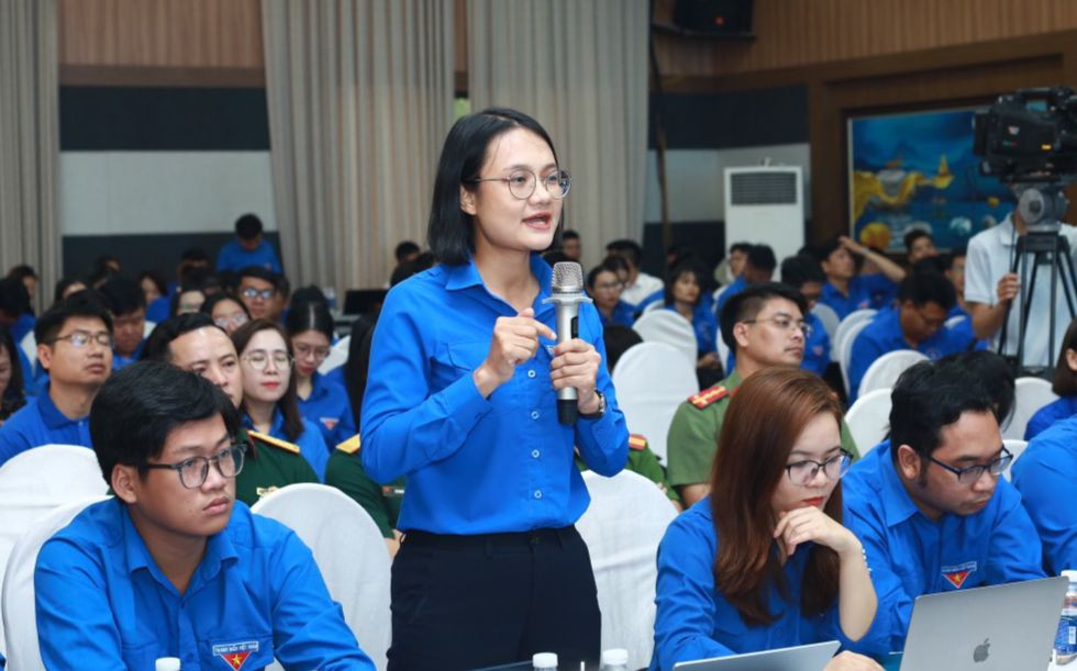 Chị Hà phát biểu ý kiến tại hội nghị. Ảnh: Châu Linh Chị Hà phát biểu ý kiến tại hội nghị. Ảnh: Châu Linh