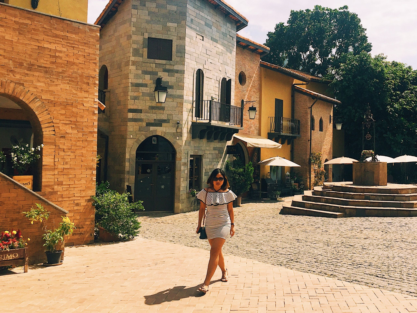 Mang tâm thế trải nghiệm, nên trong các chuyến đi, Chi sẵn sàng ở nhà trọ 400.000 đồng/đêm hoặc khách sạn 52 triệu đồng/đêm phụ thuộc vào cảm tính và tùy thuộc vào khả năng tại thời điểm đó. Tuy nhiên, để có những trải nghiệm tốt nhất, Chi cho rằng, cần dựa trên 2 yếu tố là sự chuẩn bị kỹ càng và cởi mở. Mang tâm thế trải nghiệm, nên trong các chuyến đi, Chi sẵn sàng ở nhà trọ 400.000 đồng/đêm hoặc khách sạn 52 triệu đồng/đêm phụ thuộc vào cảm tính và tùy thuộc vào khả năng tại thời điểm đó. Tuy nhiên, để có những trải nghiệm tốt nhất, Chi cho rằng, cần dựa trên 2 yếu tố là sự chuẩn bị kỹ càng và cởi mở.