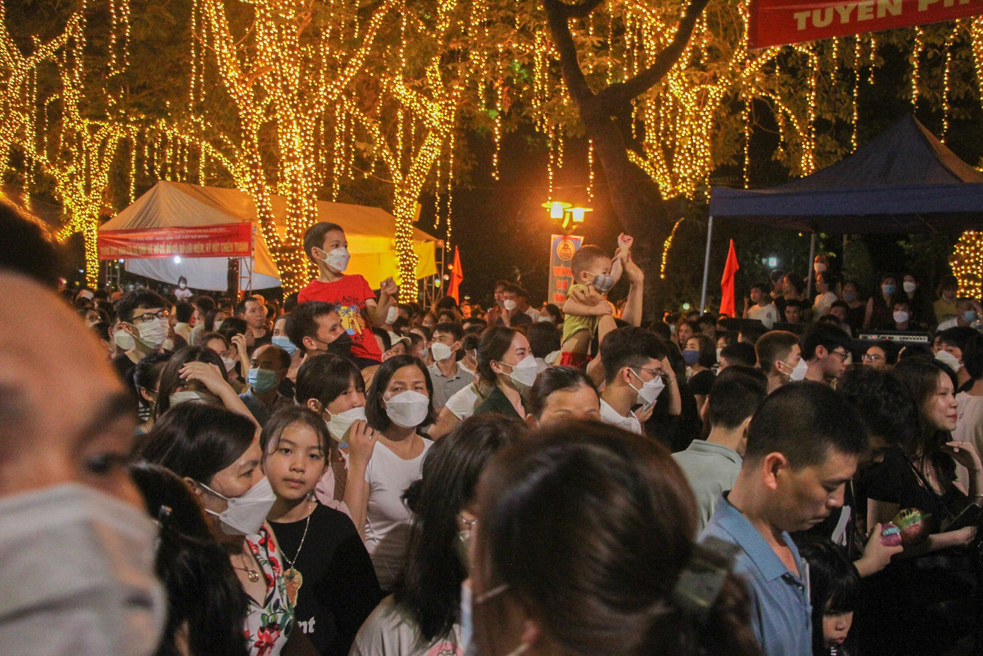 Khai trương đúng vào dịp nghỉ lễ 30/4 nên nơi đây đã trở thành một trong những điểm đến du lịch hút khách.