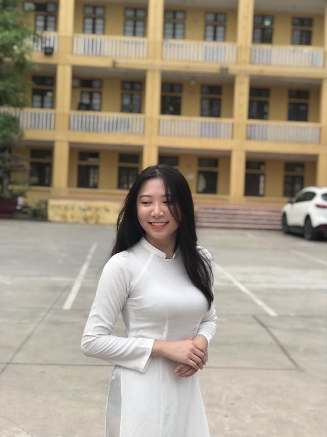 Sinh viên Nguyễn Minh Hằng (Trường Đại học Thủ đô Hà Nội) tham gia chương trình “Học cùng chiến binh nhí”. Sinh viên Nguyễn Minh Hằng (Trường Đại học Thủ đô Hà Nội) tham gia chương trình “Học cùng chiến binh nhí”.