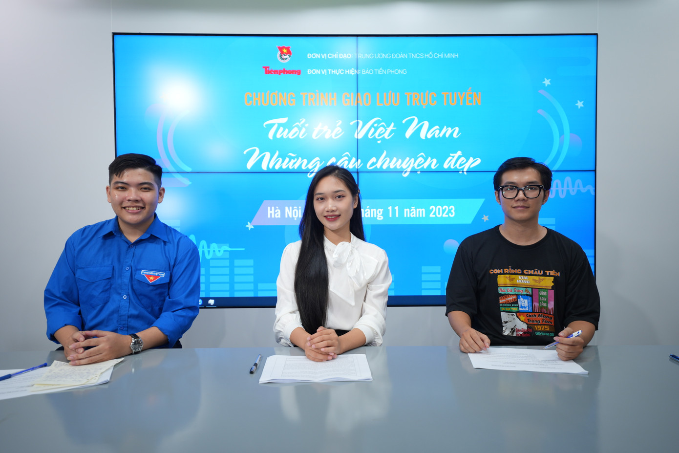 Chị Vũ Thị Ngọc (ở giữa) chia sẻ tại chương trình. Ảnh: Hoàng Mạnh Thắng Chị Vũ Thị Ngọc (ở giữa) chia sẻ tại chương trình. Ảnh: Hoàng Mạnh Thắng