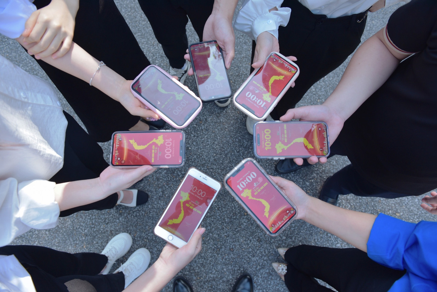 Đoàn viên, thanh niên Học viện Nông nghiệp Việt Nam đã thay hình nền máy tính, hình nền điện thoại di động và cover facebook để hưởng ứng Cuộc vận động "Tự hào một dải non sông". Đây là hoạt động thiết thực nhằm giáo dục lòng yêu nước, tự hào về toàn vẹn lãnh thổ trong mỗi người dân Việt Nam nói chung và đoàn viên, thanh niên nói riêng. Đồng thời cũng là cách làm sáng tạo, hưởng ứng tinh thần chuyển đổi số trong các hoạt động của Đoàn.