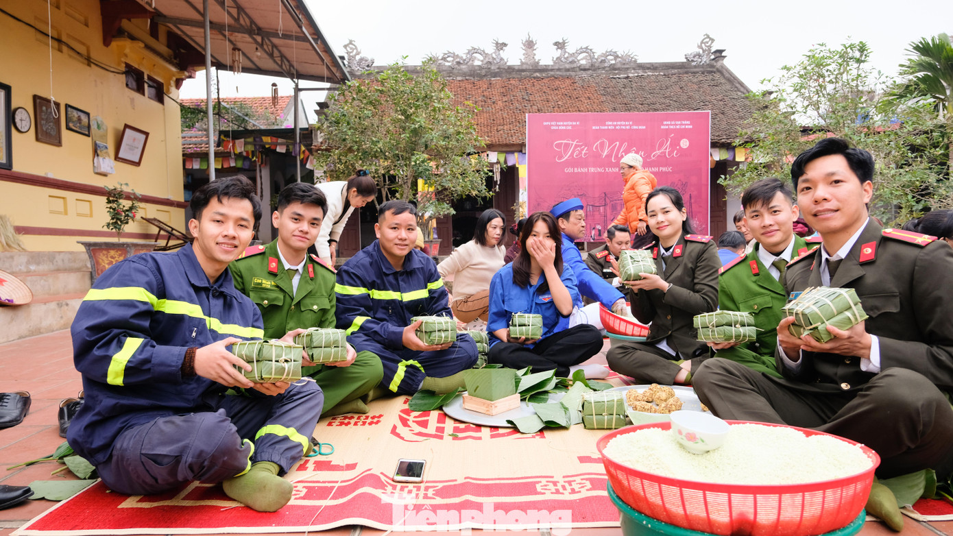 Thành quả của những chiến sĩ lần đầu gói bánh chưng trong một dịp đặc biệt.