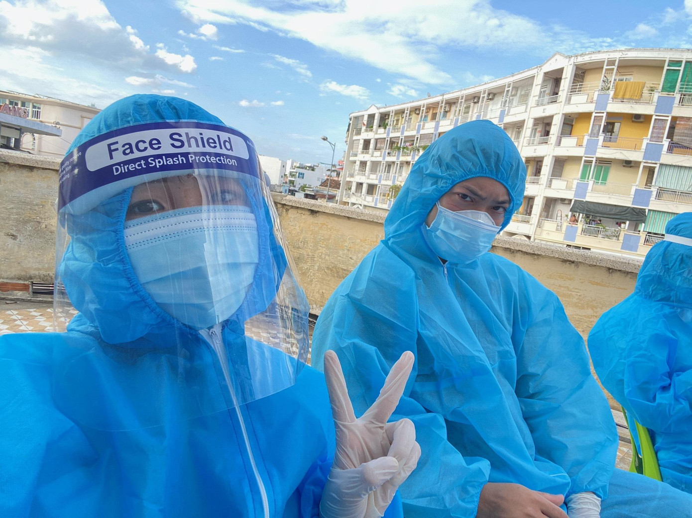 Nhớ lại kỷ niệm ngày đầu Trâm và bạn trai là Trương Cao Long (sinh năm 1999) đăng ký tham gia đi hỗ trợ chống dịch, cặp đôi này chỉ có một lý do duy nhất: Muốn góp sức vào cuộc chiến truy vết F0, F1 để họ được chữa trị kịp thời.