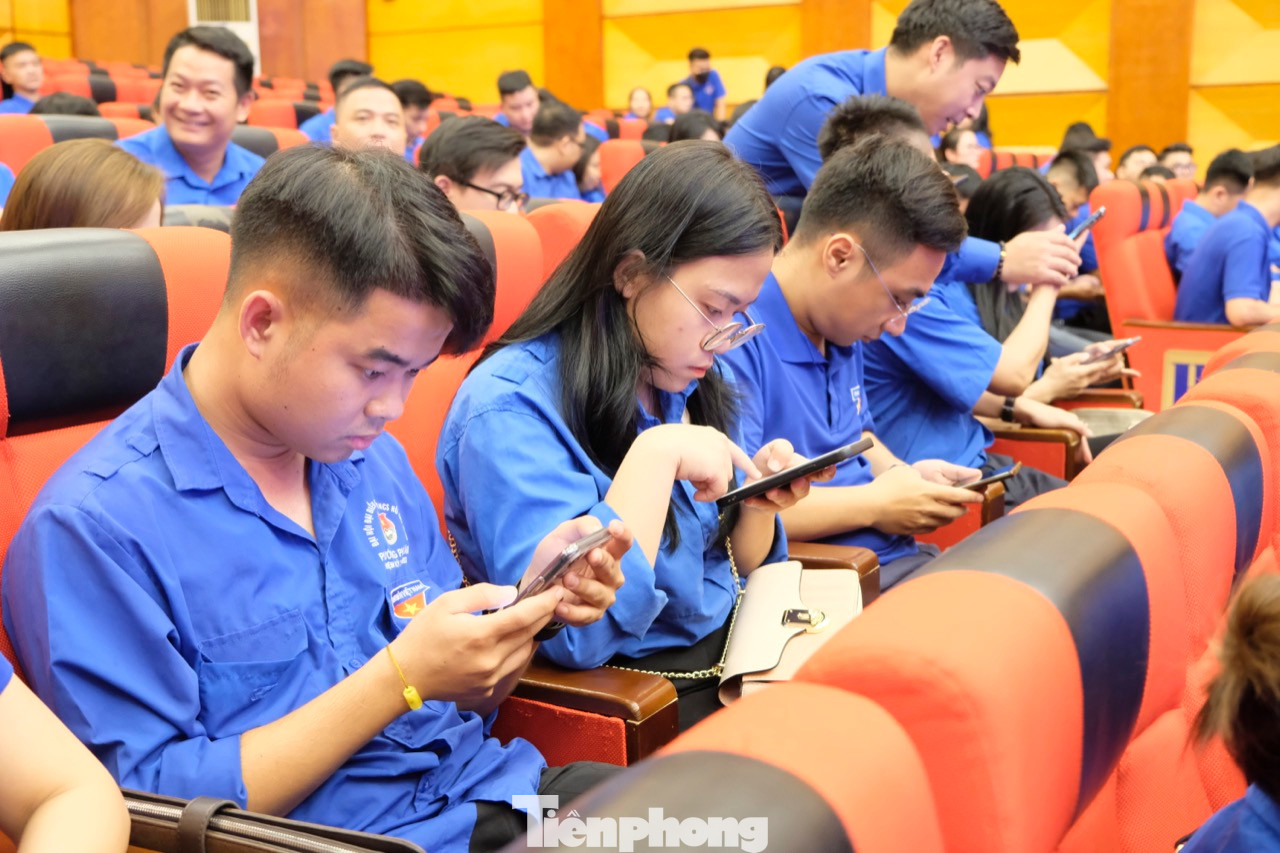 Các cán bộ Đoàn cơ sở tham gia vòng thi đầu tiên. Ảnh: C.Linh Các cán bộ Đoàn cơ sở tham gia vòng thi đầu tiên. Ảnh: C.Linh